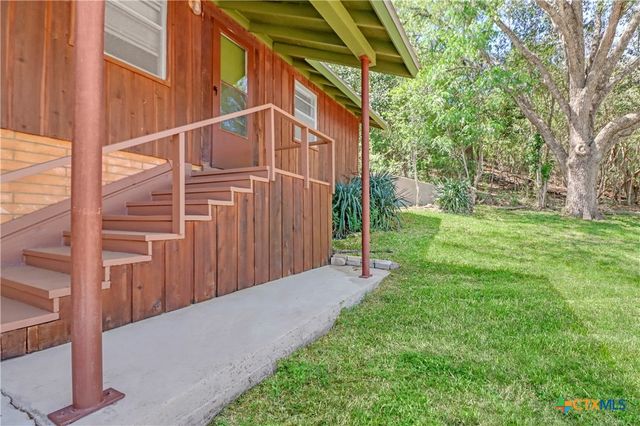 1300 Keller Lane, Seguin, TX 78155