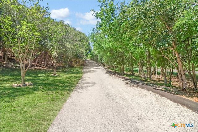 1300 Keller Lane, Seguin, TX 78155