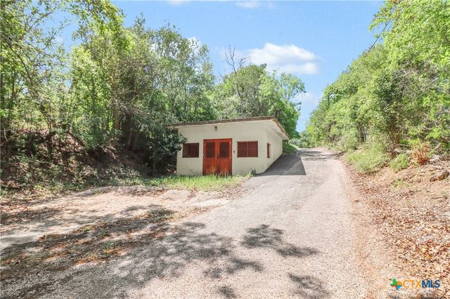 1300 Keller Lane, Seguin, TX 78155