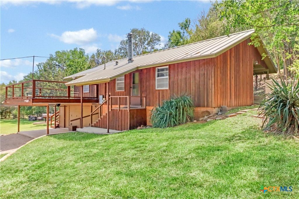 1300 Keller Lane, Seguin, TX 78155