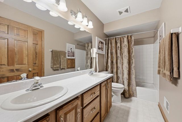 6815 Dory DRIVE, Franklin, WI 53132