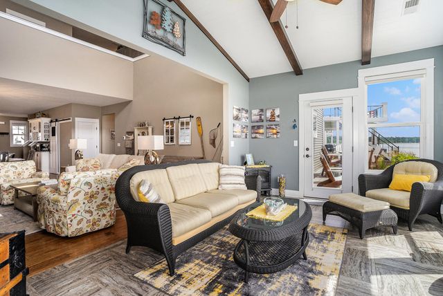 1002 S Cove Circle, Whitehall, MI 49461