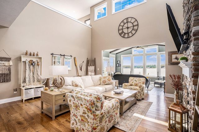 1002 S Cove Circle, Whitehall, MI 49461