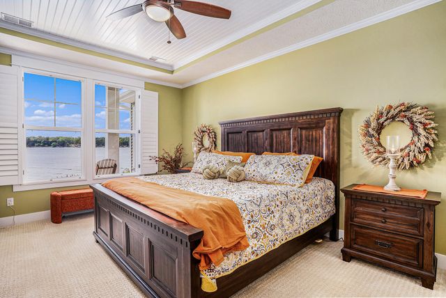 1002 S Cove Circle, Whitehall, MI 49461