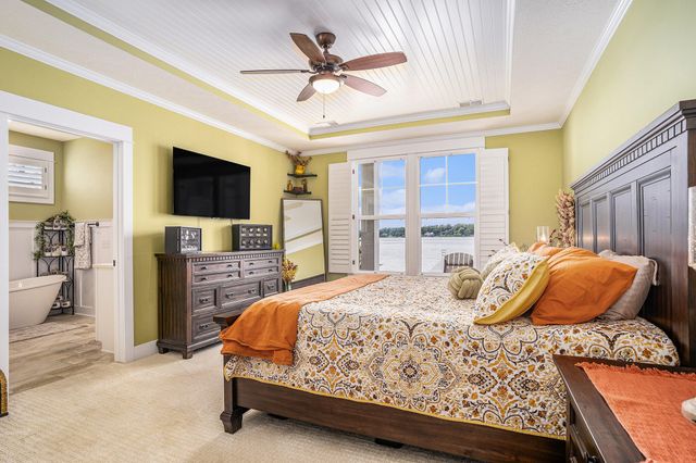 1002 S Cove Circle, Whitehall, MI 49461