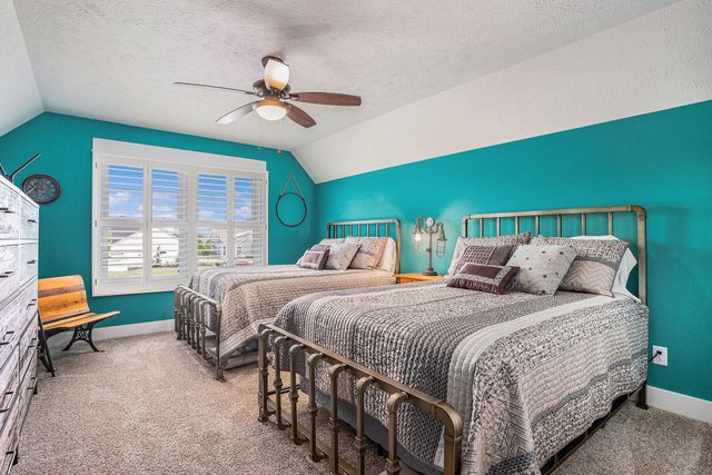 1002 S Cove Circle, Whitehall, MI 49461