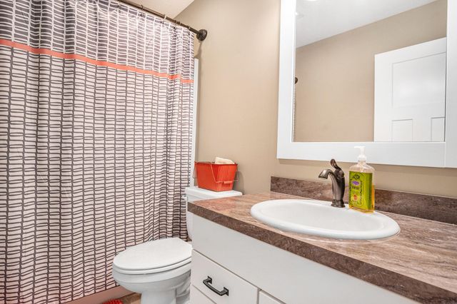 1002 S Cove Circle, Whitehall, MI 49461