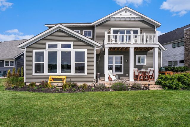 1002 S Cove Circle, Whitehall, MI 49461