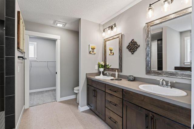 1747 198th Street NW, Oak Grove, MN 55011