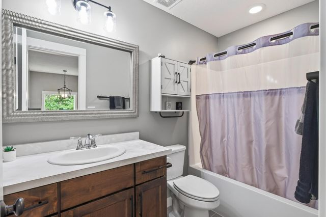 1747 198th Street NW, Oak Grove, MN 55011