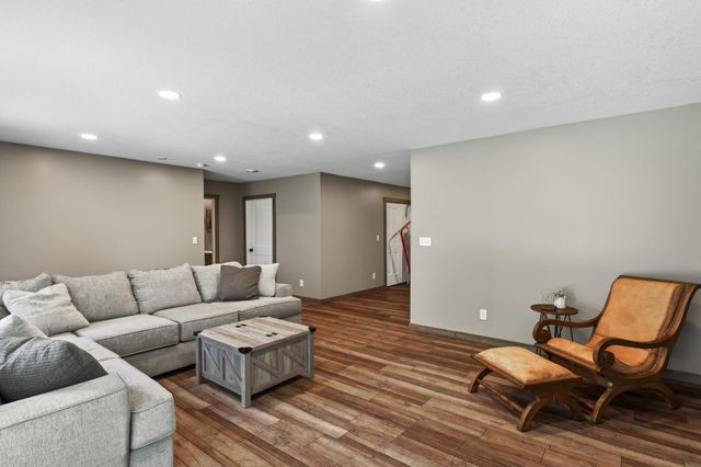 1747 198th Street NW, Oak Grove, MN 55011