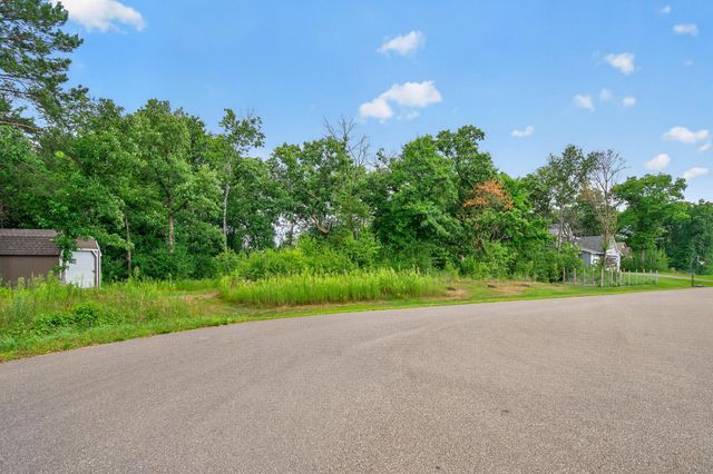 1747 198th Street NW, Oak Grove, MN 55011