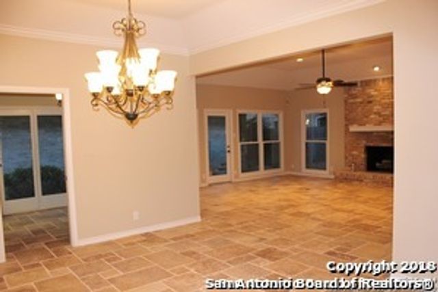 6 Cottesmore Ct, San Antonio, TX 78218