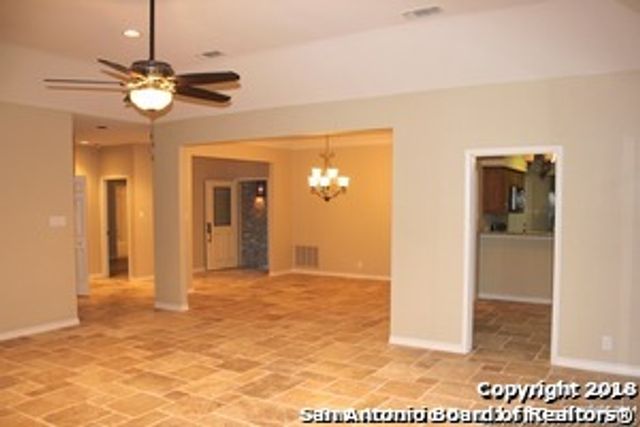 6 Cottesmore Ct, San Antonio, TX 78218