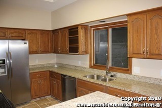 6 Cottesmore Ct, San Antonio, TX 78218