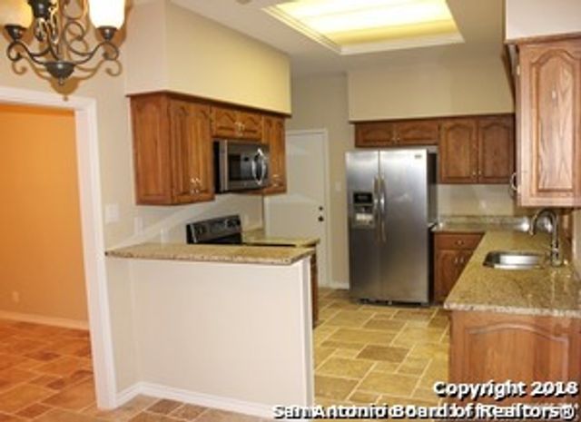 6 Cottesmore Ct, San Antonio, TX 78218