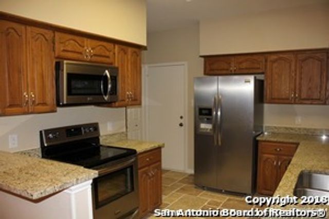 6 Cottesmore Ct, San Antonio, TX 78218