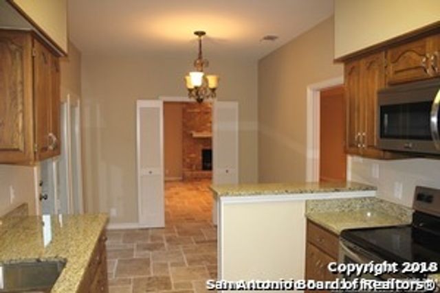 6 Cottesmore Ct, San Antonio, TX 78218