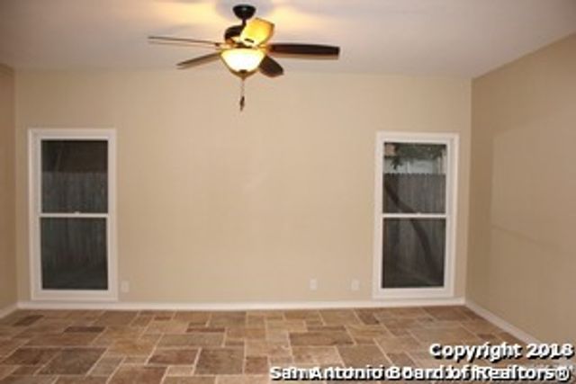 6 Cottesmore Ct, San Antonio, TX 78218