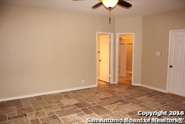 6 Cottesmore Ct, San Antonio, TX 78218