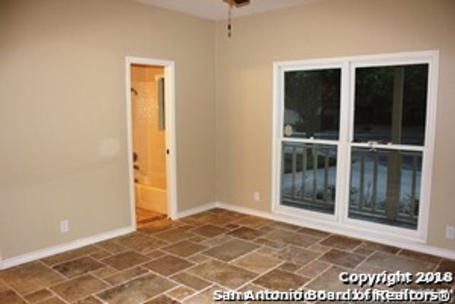 6 Cottesmore Ct, San Antonio, TX 78218