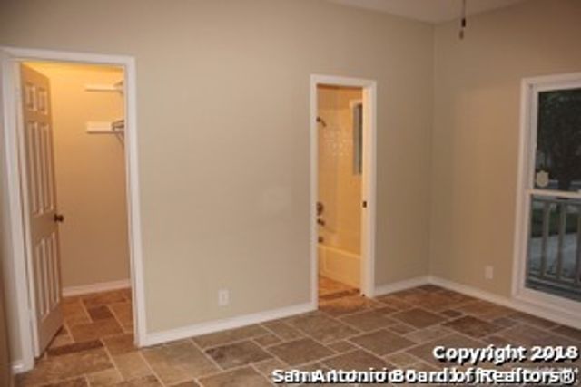 6 Cottesmore Ct, San Antonio, TX 78218