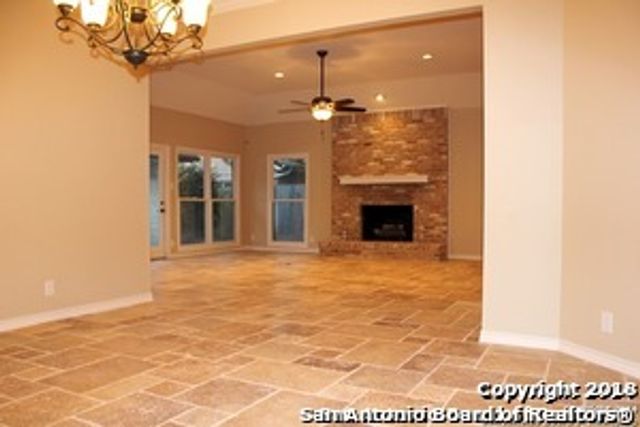 6 Cottesmore Ct, San Antonio, TX 78218