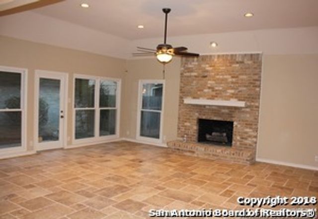 6 Cottesmore Ct, San Antonio, TX 78218