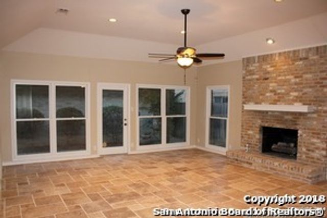 6 Cottesmore Ct, San Antonio, TX 78218