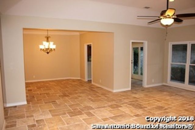 6 Cottesmore Ct, San Antonio, TX 78218