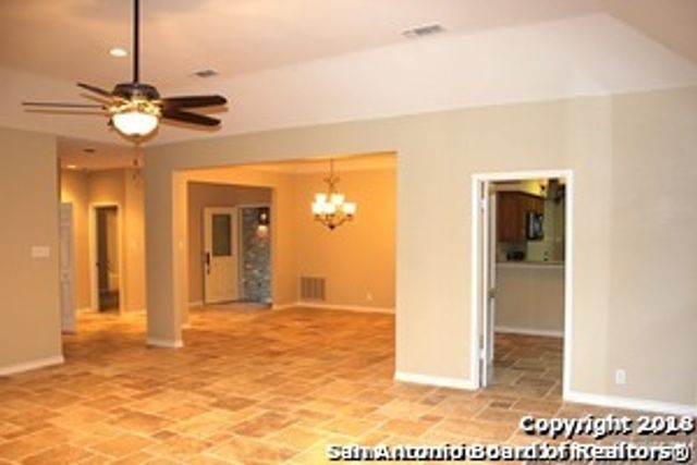 6 Cottesmore Ct, San Antonio, TX 78218