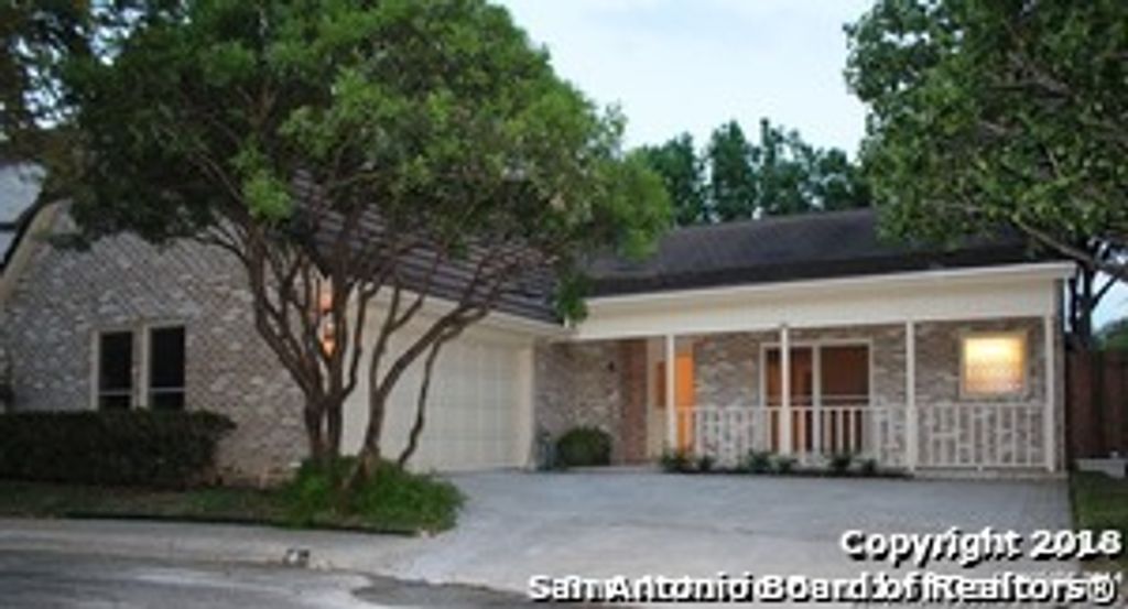 6 Cottesmore Ct, San Antonio, TX 78218