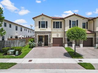 8781 NW 98th Ct, Doral, FL 33178