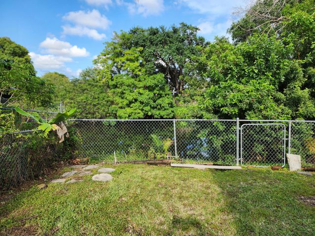 2330 NW 47th Avenue, Lauderhill, FL 33313