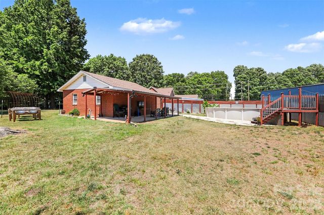 2068 Statesville Highway, Mooresville, NC 28115