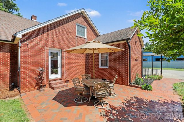 2068 Statesville Highway, Mooresville, NC 28115