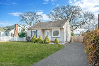 31 Walnut Avenue, Patchogue, NY 11772