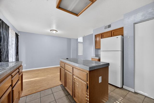 9572 S Coast Ln, Elk Grove, CA 95758