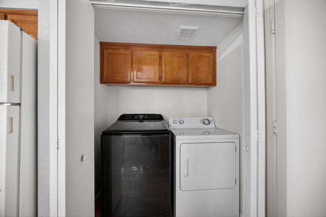 9572 S Coast Ln, Elk Grove, CA 95758