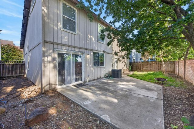 9572 S Coast Ln, Elk Grove, CA 95758