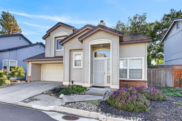 9572 S Coast Ln, Elk Grove, CA 95758