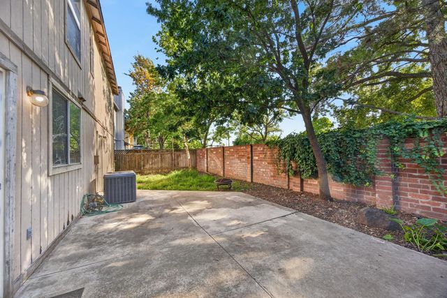 9572 S Coast Ln, Elk Grove, CA 95758