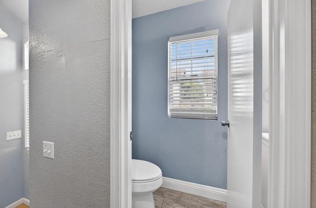 9572 S Coast Ln, Elk Grove, CA 95758