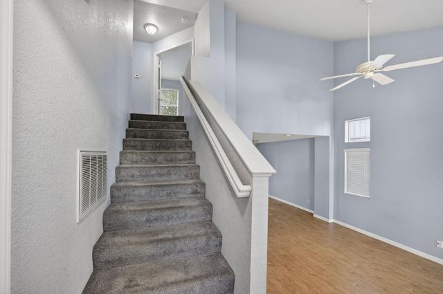 9572 S Coast Ln, Elk Grove, CA 95758
