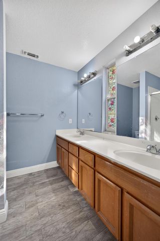 9572 S Coast Ln, Elk Grove, CA 95758