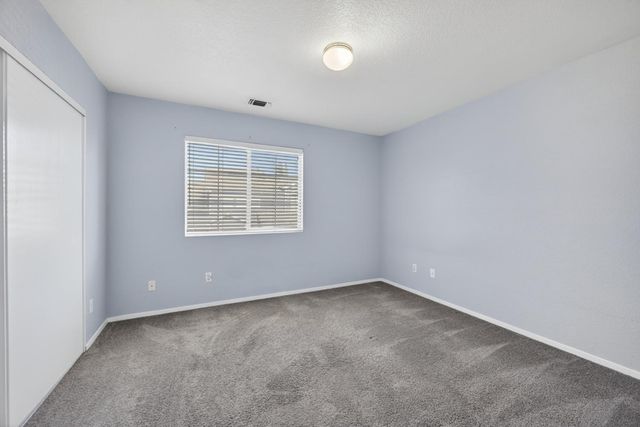 9572 S Coast Ln, Elk Grove, CA 95758