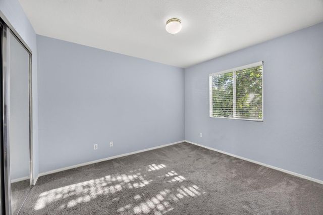 9572 S Coast Ln, Elk Grove, CA 95758