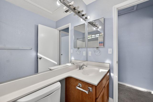 9572 S Coast Ln, Elk Grove, CA 95758