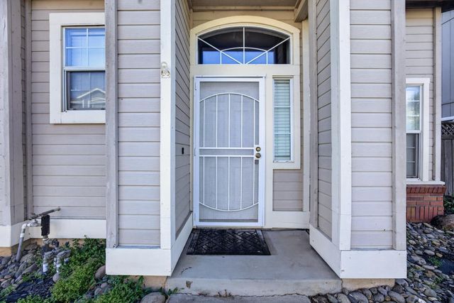 9572 S Coast Ln, Elk Grove, CA 95758
