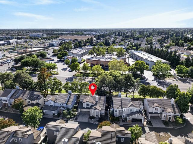 9572 S Coast Ln, Elk Grove, CA 95758